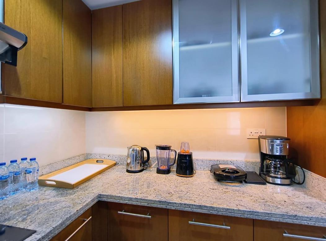 Trinity Holiday Homes - Standpoint Tower Downtown دبي المظهر الخارجي الصورة